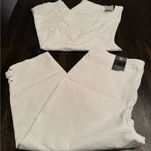Two pair White JM Collection Capris
